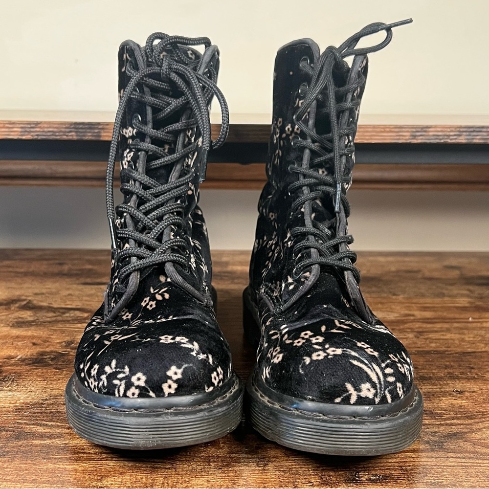 Dr Martens Avery Black Soft Crushed Velvet Floral‎ Vintage Boots women's 6 - Picture 3 of 12